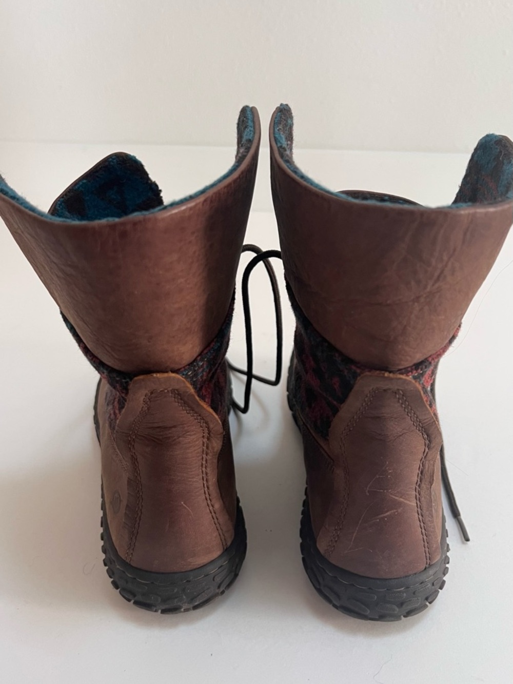 Born Winter Boots - Picture 6 of 16